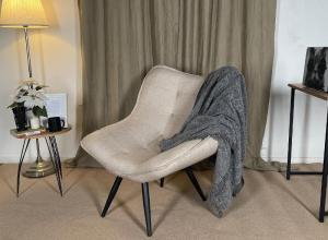 Inge Single Armchair & Armchair