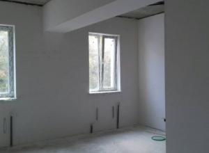 Selling. New building 1900 sq. 4th floor with basement. 11 acres. st