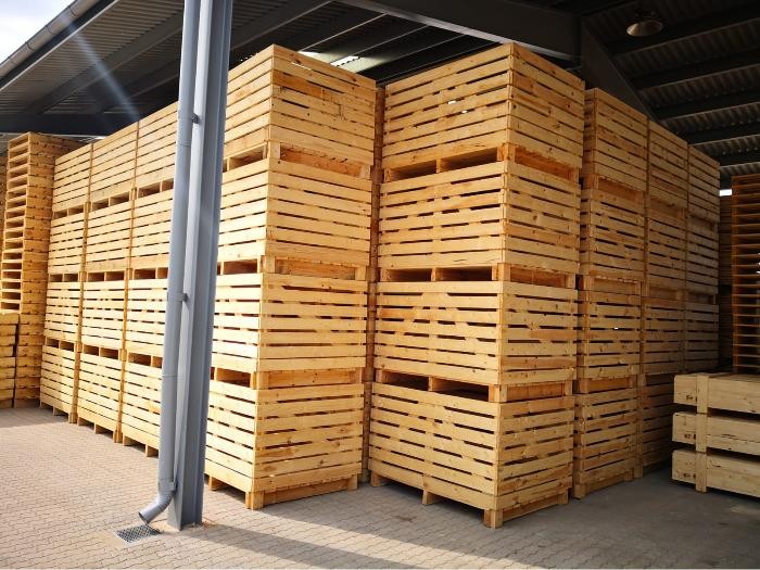Special filmed-plywood boxes