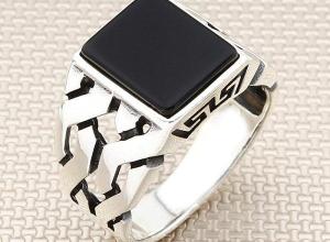 925 sterling silver ring with onyx