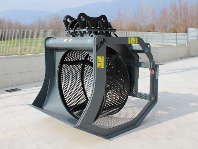 Screening bucket with blades CDS 