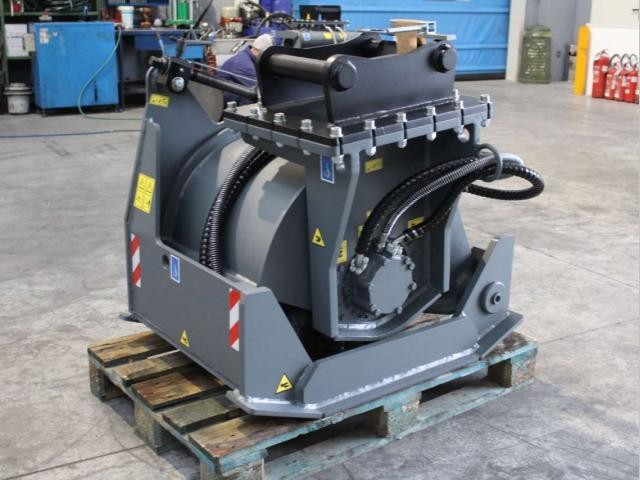 Screening bucket with blades CDS 