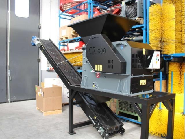 Screening bucket with blades CDS 