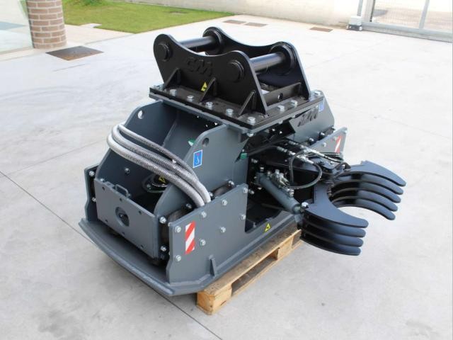 Screening bucket with blades CDS 