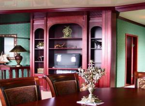 houseboat