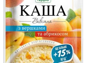 Instant Oatmeal With Cream and Apricot