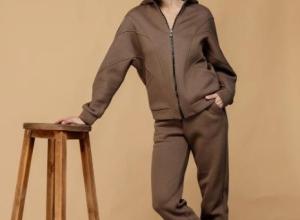 Fleece sweatshirt in color "chocolate"