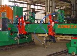 Plasma and oxy-fuel cutting machine