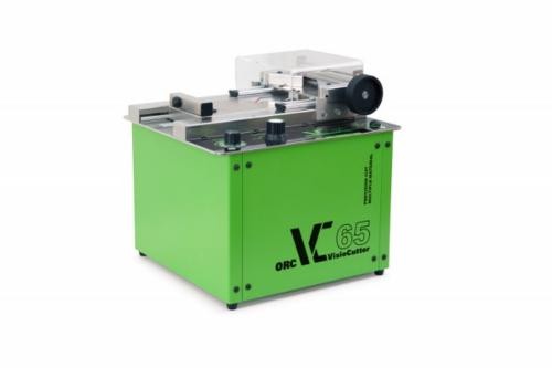 Slitting and rewinding machine