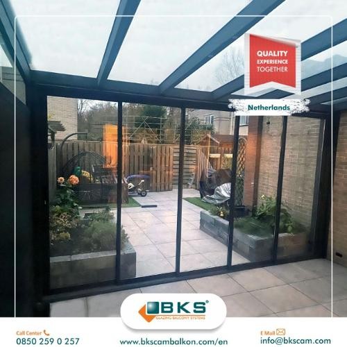 VERTICAL GLAZING SYSTEM