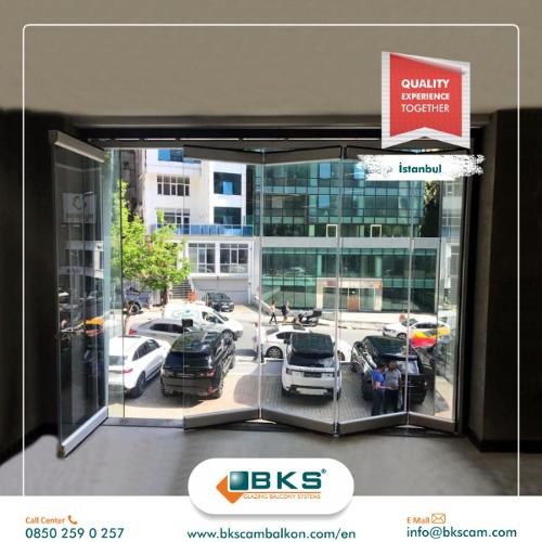 VERTICAL GLAZING SYSTEM