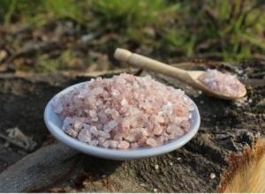 Pink rock salt