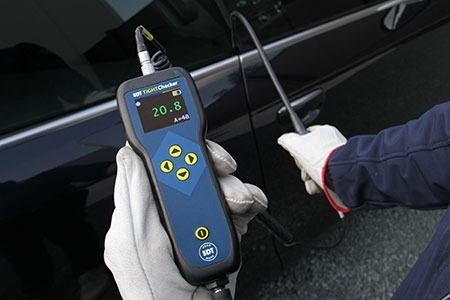 TIGHTChecker" translates to "Vérificateur de Rigidité" in French.