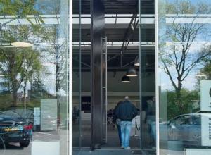 Balance/ pivot doors