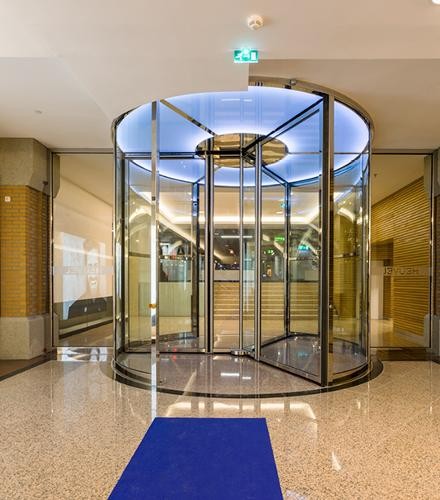 Balance/ pivot doors