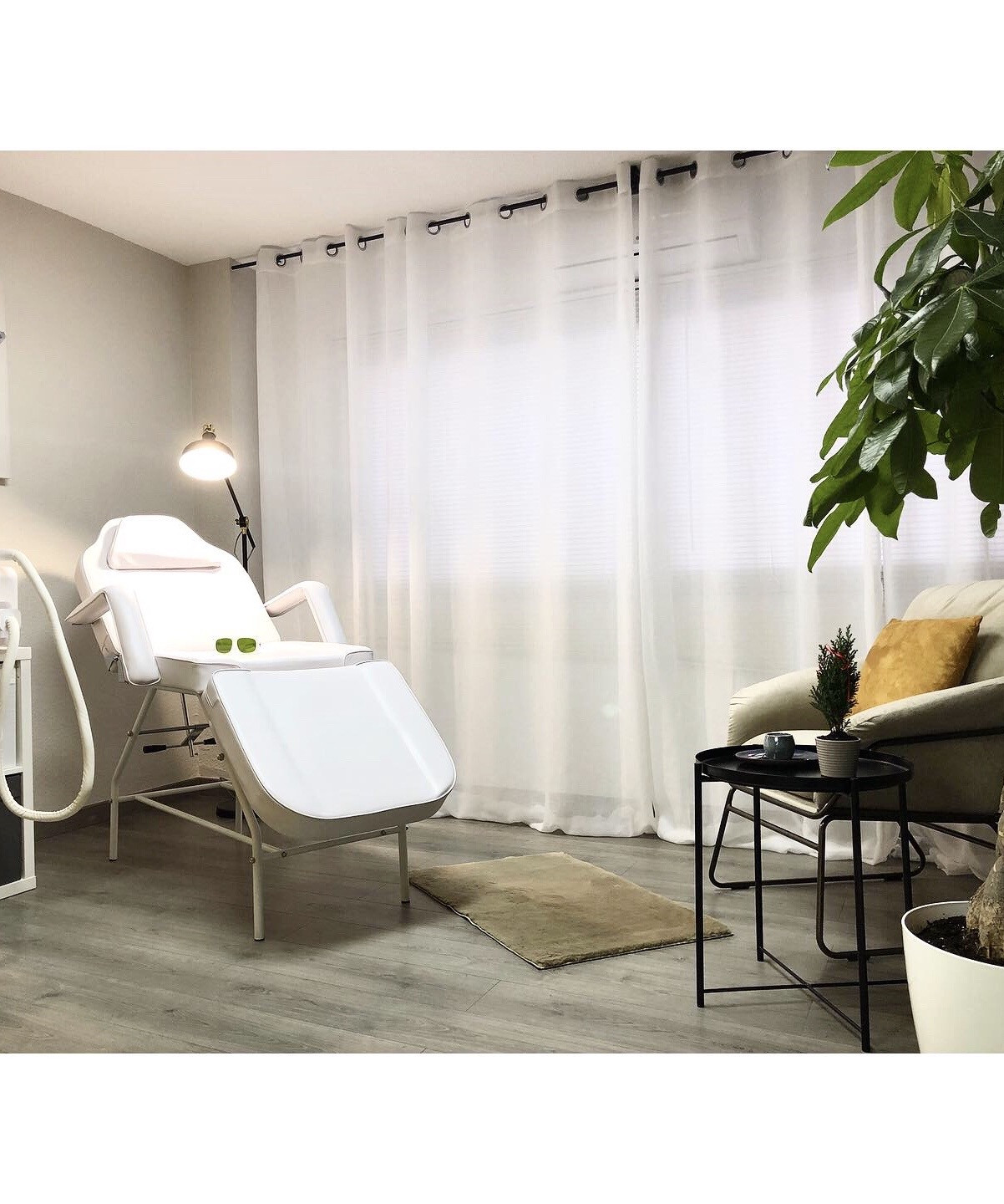  Ready business. Cosmetology studio. Spain