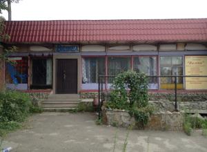  Urgently selling n / a private fund 1 floor. building 140m2 + kiosk for 3 hundred. land.