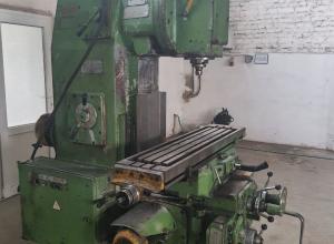  Vertical milling machine 6P11