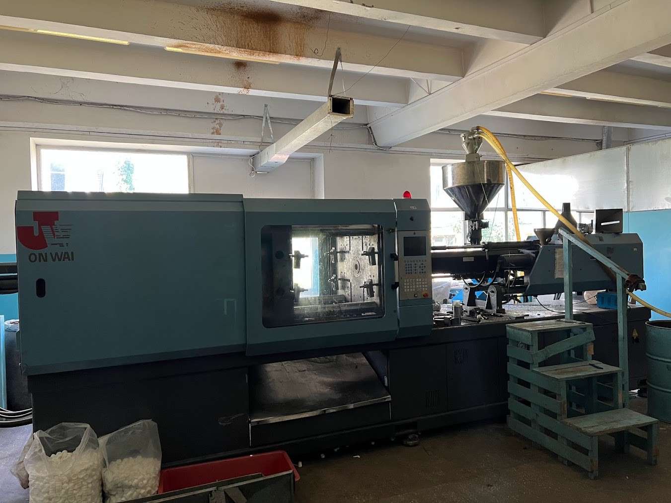  JON WAI 250 SD injection molding machine, serial number gd1141