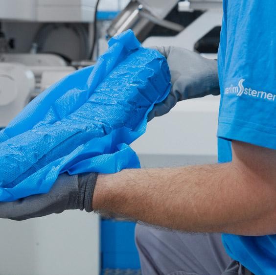 MULTI-COMPONENT INJECTION MOLDING