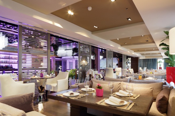 Restaurant in the business center