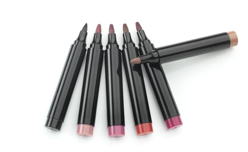 LIP LINERS