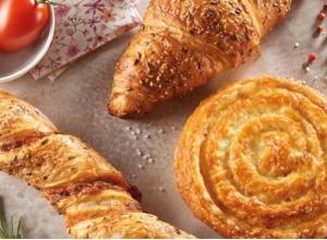 Savoury filled snacks