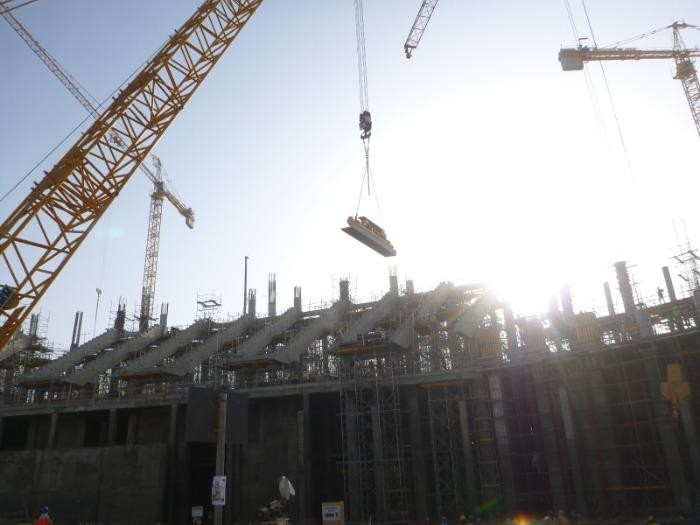 Lifting Heavy Steel Plates And Metal Sheets