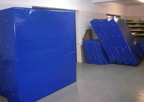 Tarpaulin cover for snow spreaders and ploughs