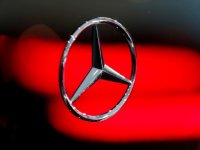 Daimler to invest 2.6 billion euros in trucks division by 2019