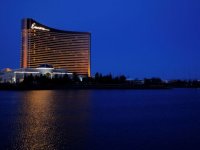 Wynn Resorts in talks to sell $2.6-billion Massachusetts casino to MGM