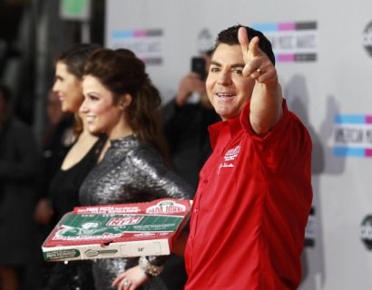 Papa John's founder explores pizza chain stake sale