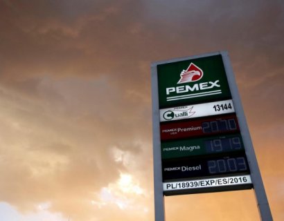 Mexico to inject $3.9 billion in Pemex, seeks to prevent credit downgrade