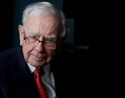 Berkshire invests in JPMorgan, Oracle as Buffett puts cash to work
