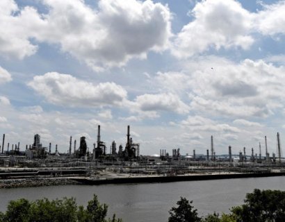 U.S. refinery sales hit the brakes, with 5% of capacity on block