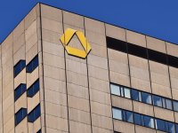 Commerzbank's new CEO raises its reserves for risks from the coronavirus pandemic to at least € 1.7 billion