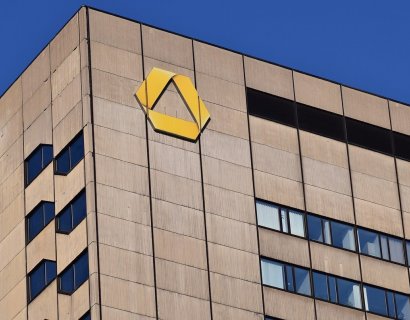 Commerzbank's new CEO raises its reserves for risks from the coronavirus pandemic to at least € 1.7 billion